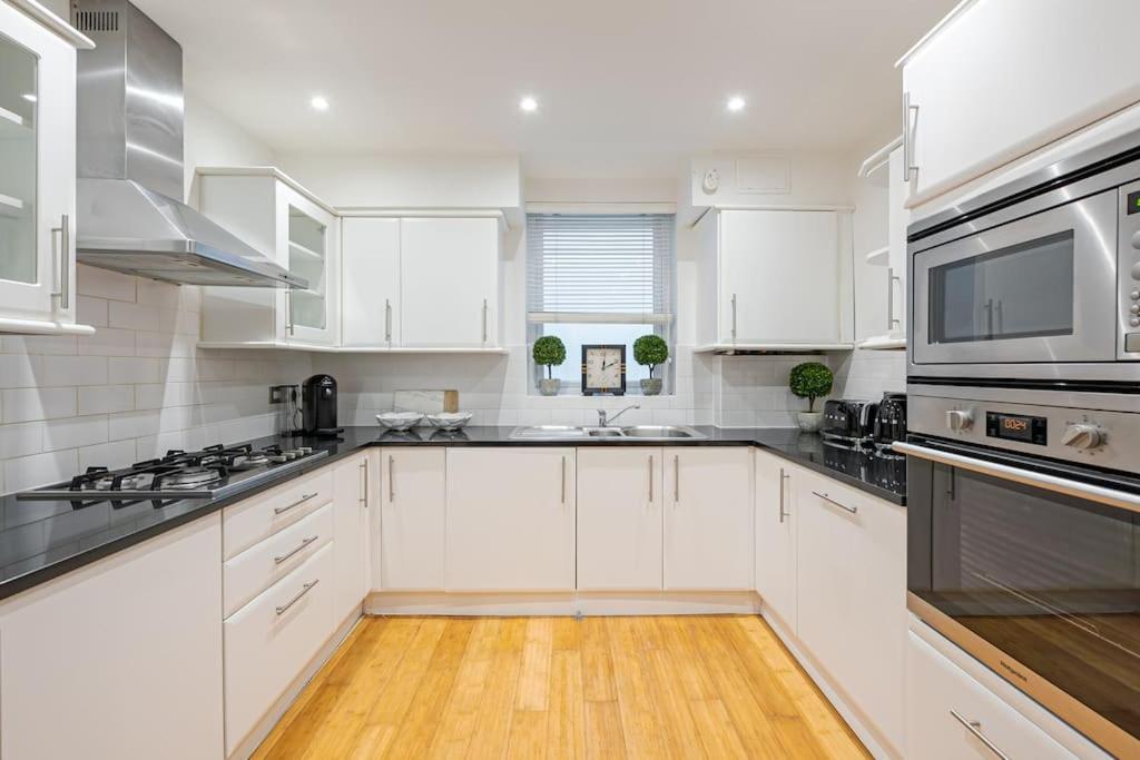 Chic Belgravia Hideaway With Private Patio 10 Mins To Harrods London Ngoại thất bức ảnh