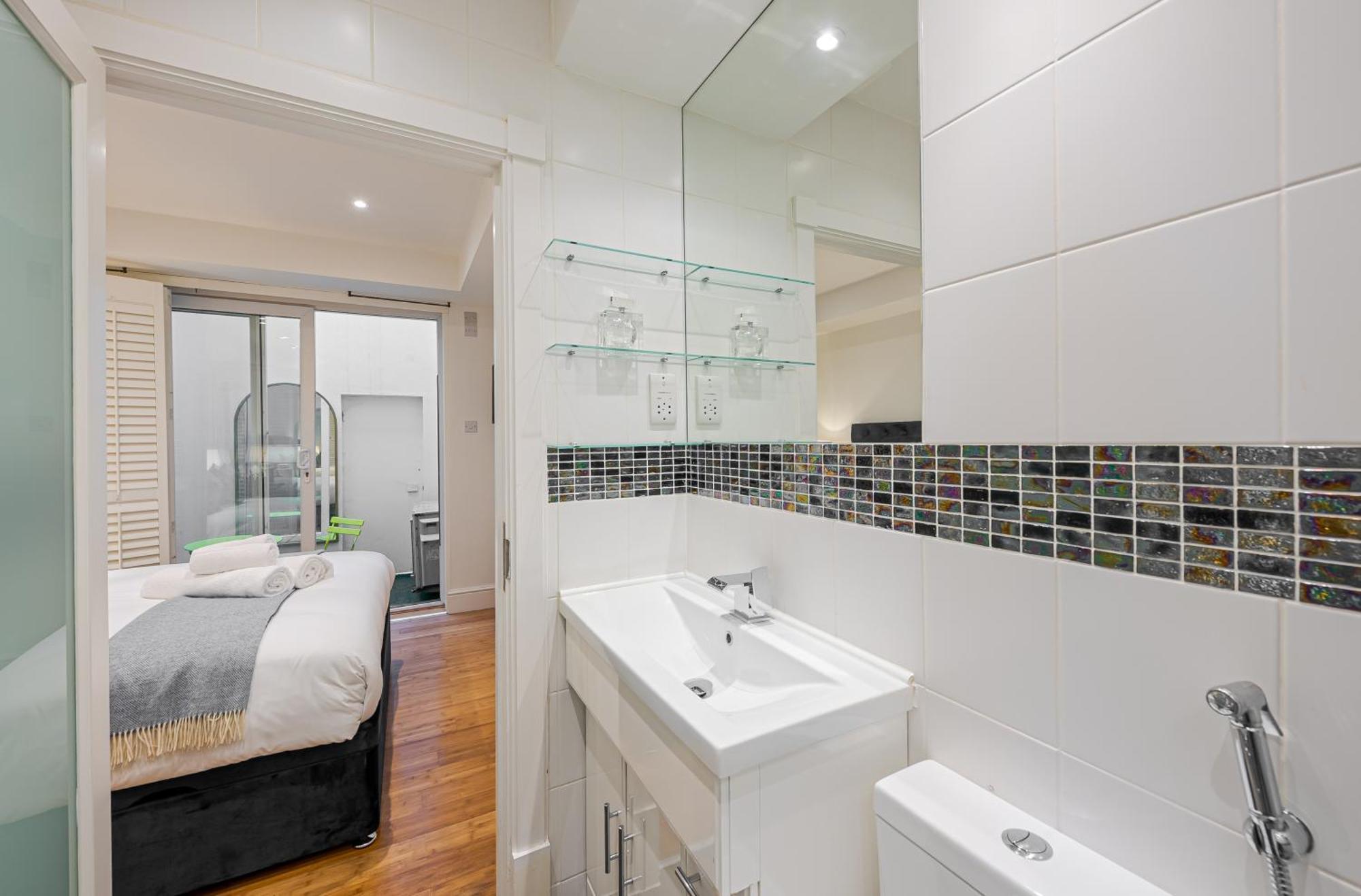 Chic Belgravia Hideaway With Private Patio 10 Mins To Harrods London Ngoại thất bức ảnh