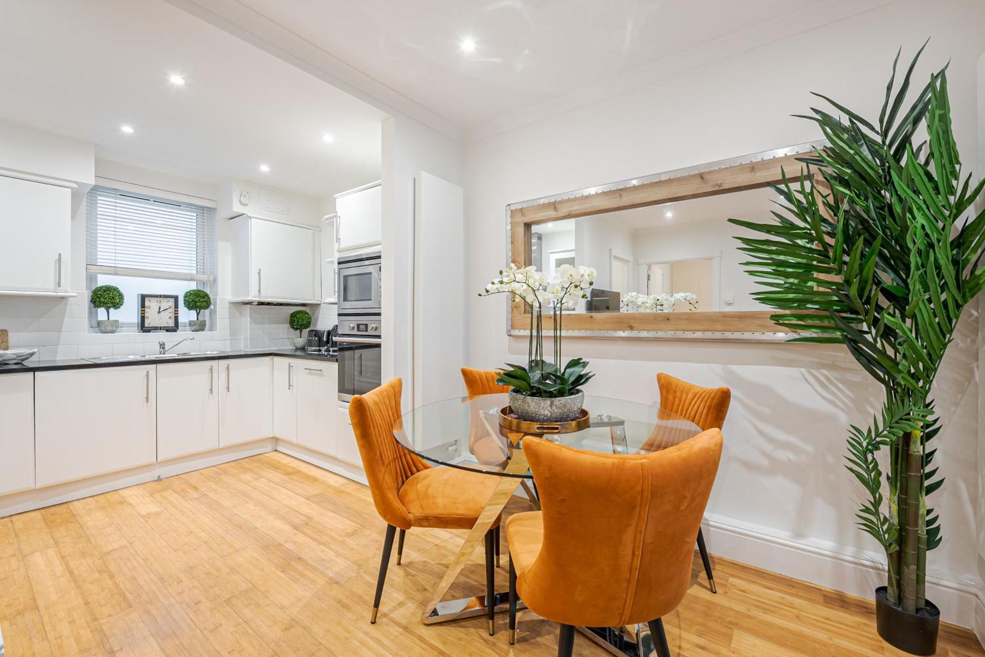 Chic Belgravia Hideaway With Private Patio 10 Mins To Harrods London Ngoại thất bức ảnh